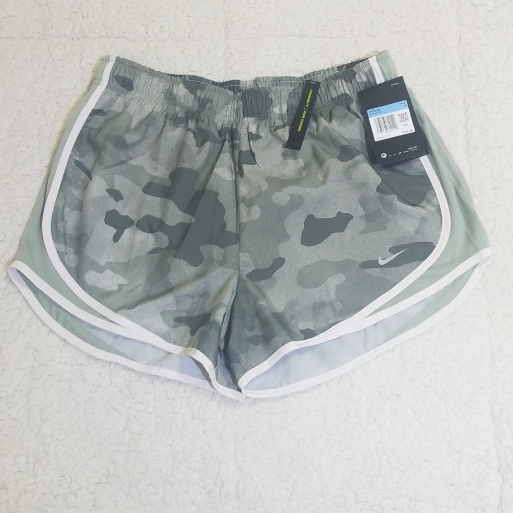 New Nike shorts camo M